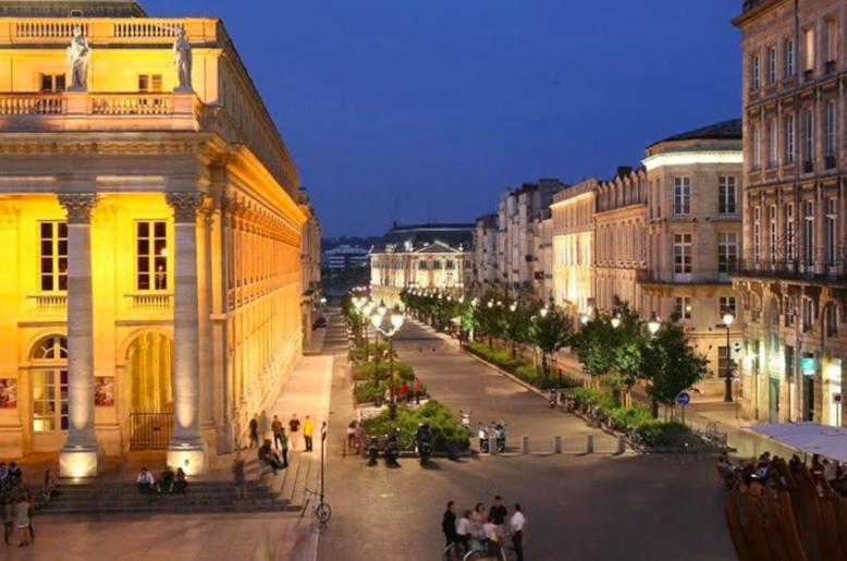 Guestready - Sunny Attic Apt Near Grand Theatre Bordeaux Bagian luar foto