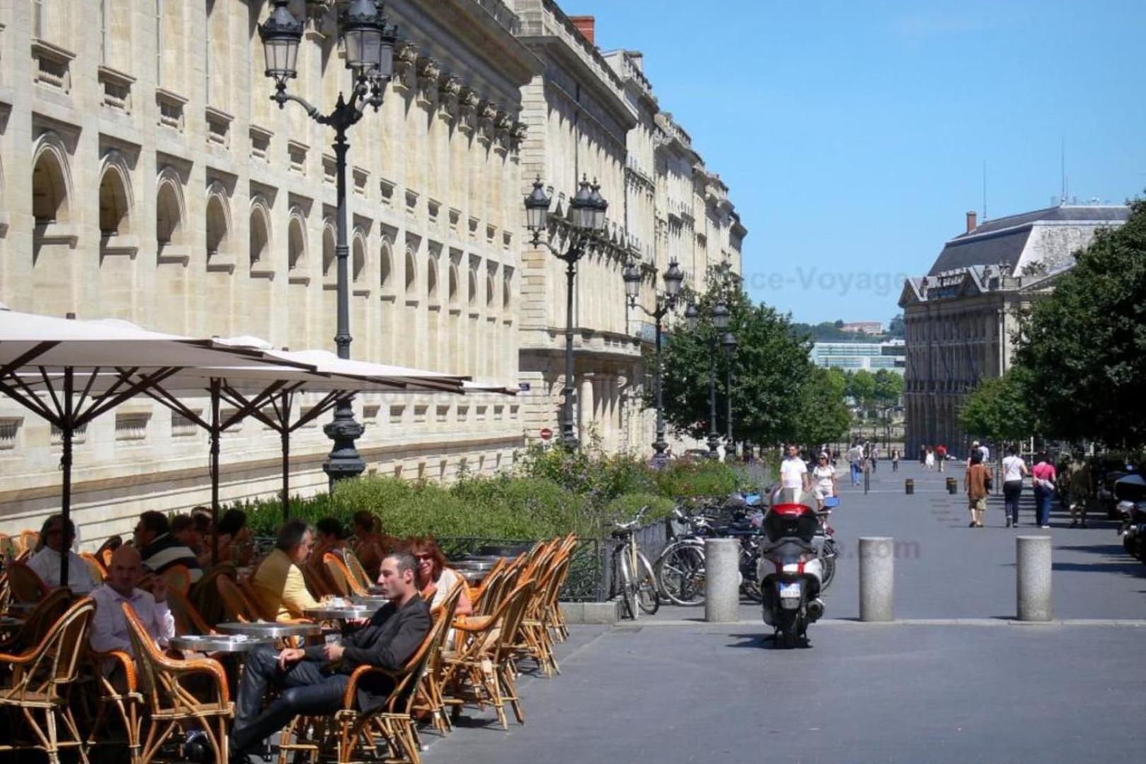 Guestready - Sunny Attic Apt Near Grand Theatre Bordeaux Bagian luar foto
